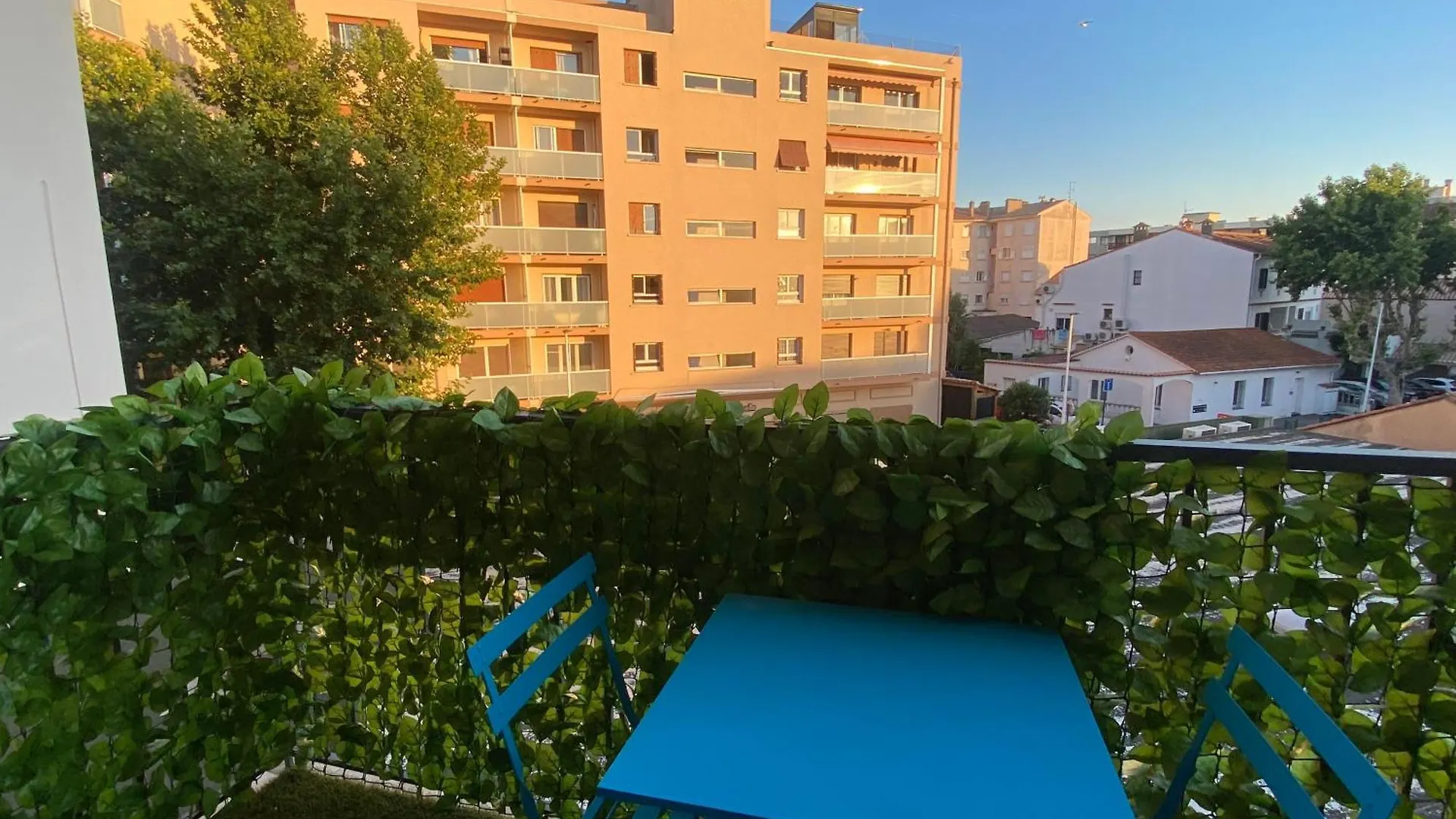 Centre Ville Sainte Maxime 100M Plage Et Commerce A Pied